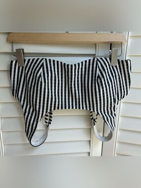 Athleta Seersucker Scoop Bikini Top size 36 D-DD
